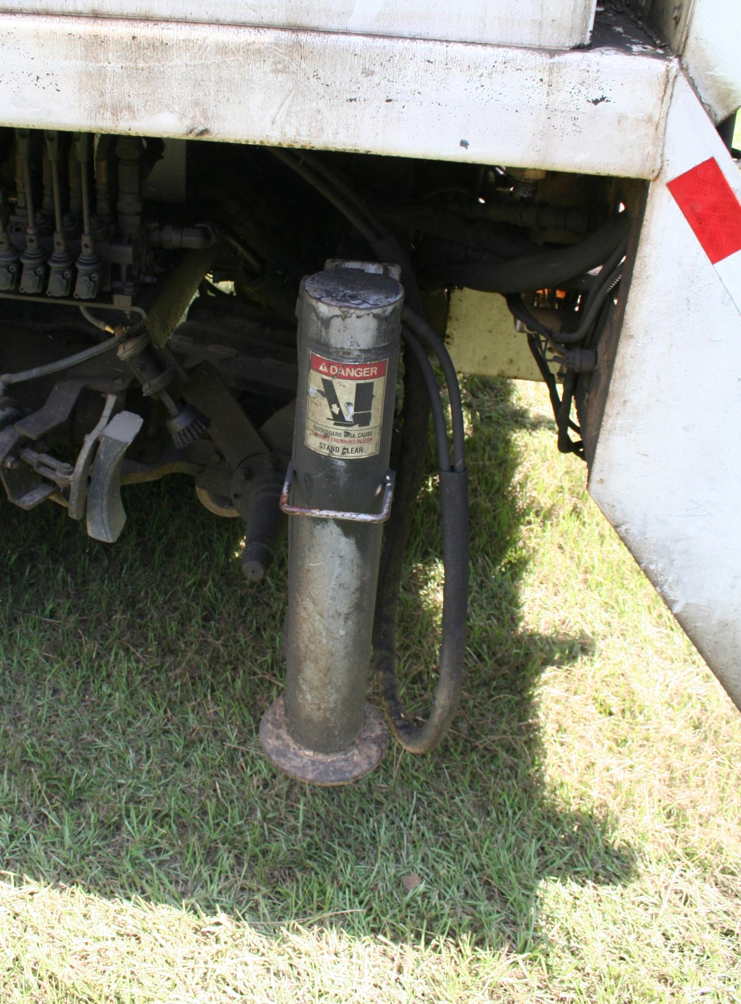 2008 FREIGHTLINER M2 - Image 29